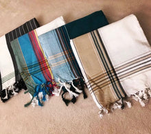 Lade das Bild in den Galerie-Viewer, Authentic Kikoi Shawl | Traditional Kenyan Cotton Sarong & Beach Wrap | Hammam Towel