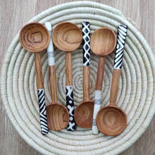 Load image into Gallery viewer, 5 Handmade Tea Scoops with bone finish / Ice cream scoops / Olive Wood Spoons