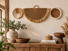 Lade das Bild in den Galerie-Viewer, Set of 3 Handwoven Sisal Fan and Basket Wall Decor, Rustic Wall Art, Natural Fiber Boho Decor, Woven Fan Tapestry, Japandi Decor -Earth