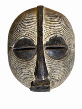 Lade das Bild in den Galerie-Viewer, Antique Chokwe African Mask | Vintage African Art | Tribal Masks | Primitive Art