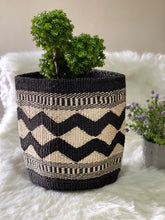 Load image into Gallery viewer, Black Mountain Woven Planters / Flower Baskets /Sisal Baskets / Vase Covers