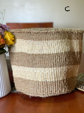Lade das Bild in den Galerie-Viewer, Swahili Baskets / Handwoven Storage Baskets / Kenyan Planters
