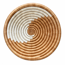 Lade das Bild in den Galerie-Viewer, Set of 3 Handwoven Sisal Fan and Basket Wall Decor,  Rustic Wall Art, Natural Fiber Boho Decor, Woven Fan Tapestry, Japandi Decor -Earth
