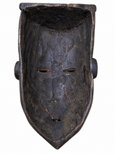 Cargar imagen en el visor de la galería, Antique Chokwe African Mask |  Vintage African Art |  Tribal Masks | Primitive Art
