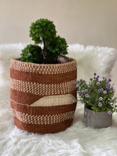 Lade das Bild in den Galerie-Viewer, Woven Planters / Flower Baskets /Sisal Baskets / Vase Covers
