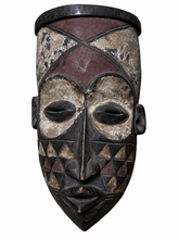 Cargar imagen en el visor de la galería, Antique Chokwe African Mask |  Vintage African Art |  Tribal Masks | Primitive Art
