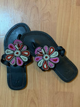 Lade das Bild in den Galerie-Viewer, Afrikanische Massai-Perlen-Hausschuhe/ Tangas/ Sandalen – Blush
