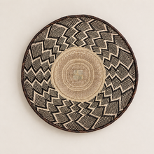 Charger l'image dans la galerie, Rustic Handwoven Wall Basket | Tonga Wall Hanging | Natural Straw &amp; Palm Leaf Art (47cm)
