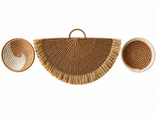 Lade das Bild in den Galerie-Viewer, Set of 3 Handwoven Sisal Fan and Basket Wall Decor,  Rustic Wall Art, Natural Fiber Boho Decor, Woven Fan Tapestry, Japandi Decor -Earth
