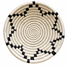 Lade das Bild in den Galerie-Viewer, Handwoven Sisal Fan and Basket Wall Decor, White African Boho Art (Set of 3)
