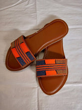 Lade das Bild in den Galerie-Viewer, Handgefertigte Maasai-Perlen-Slip-Ons / Slides-Hype
