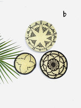 Lade das Bild in den Galerie-Viewer, Ruandische Sisalkörbe für Raum- oder Wanddekoration/gewebte Körbe – 3er-Set (30, 25, 20 cm)

