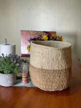 Lade das Bild in den Galerie-Viewer, Swahili Baskets / Handwoven Storage Baskets / Kenyan Planters
