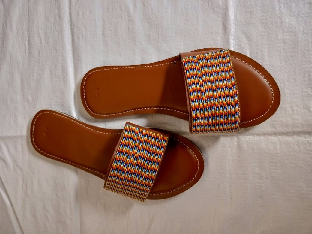 Slip Ons / Slides perlés Maasai faits à la main - Mirage