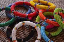 Charger l&#39;image dans la galerie, Bracelets Maasai perlés africains| Bijoux africains pour femmes| Bijoux Massaï| Bracelets perlés en gros| Bracelets zoulous, idées cadeaux africaines
