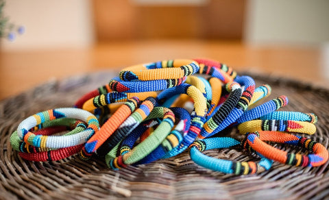 Zulu-Armbänder mit Perlen, Boho-Schmuck, Hippie-Armbänder, Massai-Armbänder