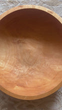 Laden und Abspielen von Videos im Galerie-Viewer, Large Hand Carved Jacaranda Wood Bowl | Natural Grain Salad Serving Bowl | Display Wood Bowl
